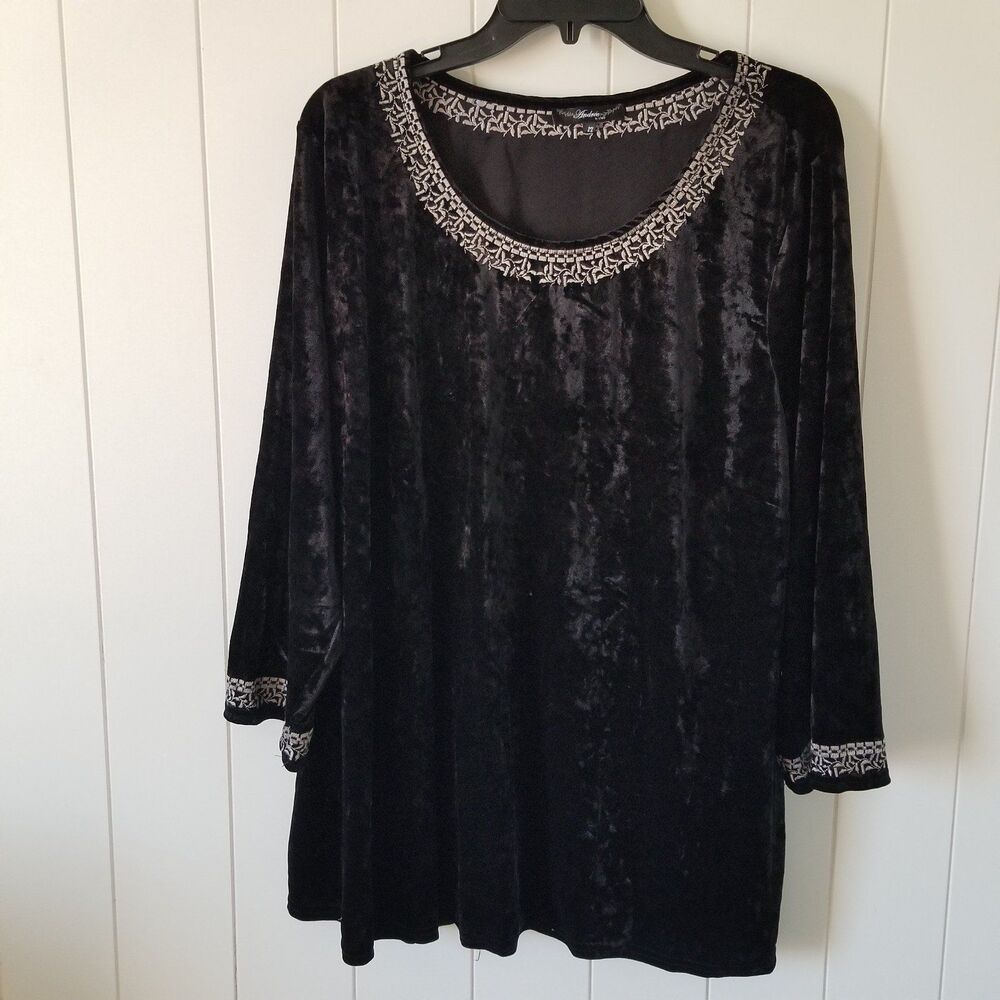 Andree by Unit Women's Velvet Embroidered Black Top Size 2X Boho